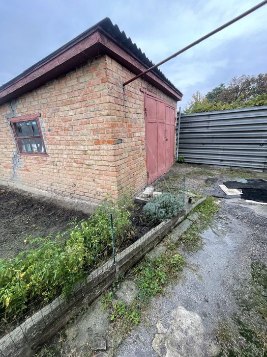 Продам 1/2 будинку в центрі