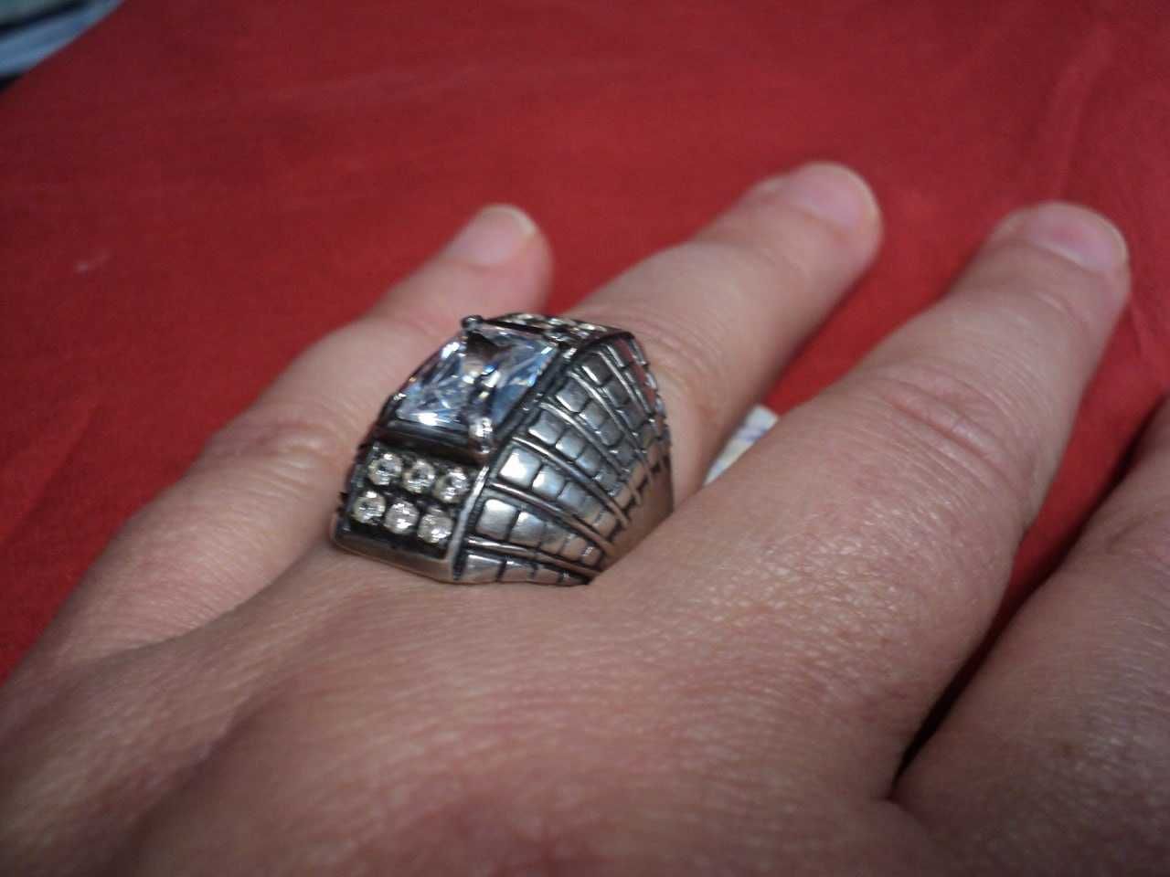 Кольцо, перстень  женское серебро размер 18,5