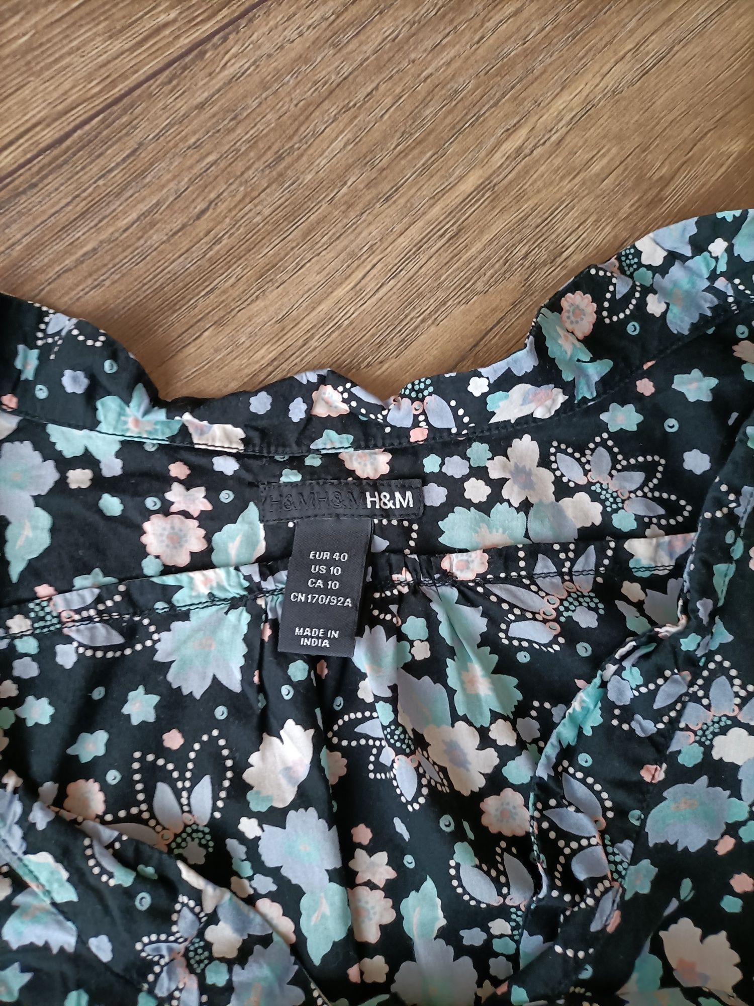 Bluzka H&M , M/L , czarna w błękitno- beżowe kwiaty