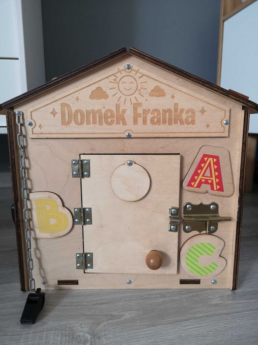 Domek tablica manipulacyjna dla dzieci dla Franka FRANEK