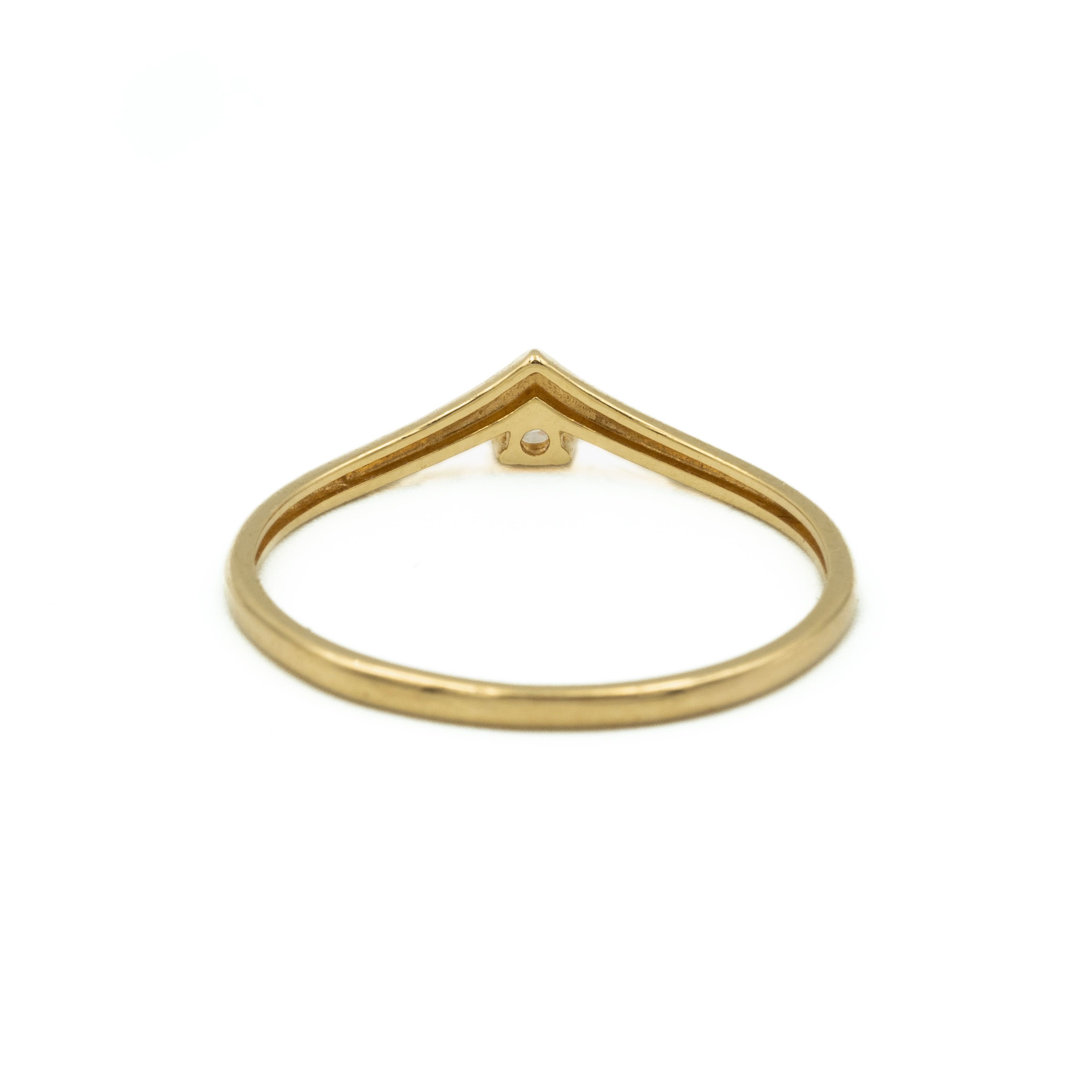 Złoty delikatny pierścionek firmy APART z cyrkonią