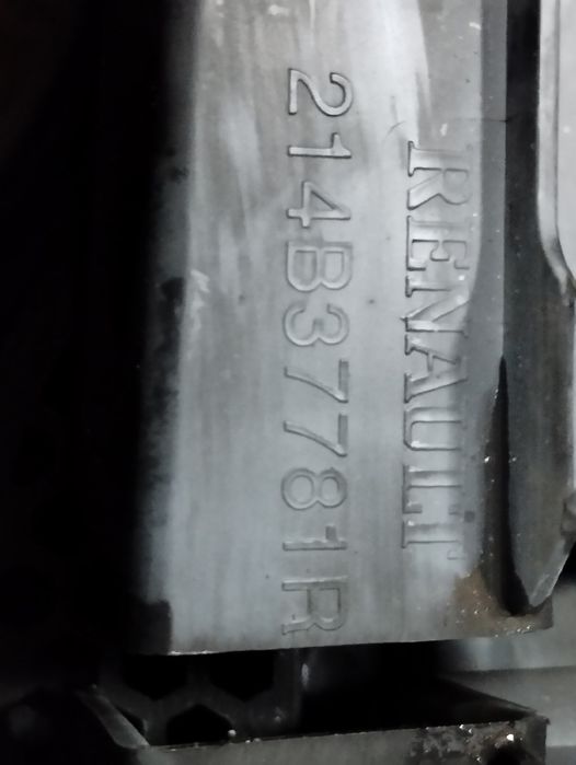 Решітка радіатора Трафик Виваро Renault Trafic 3 Opel Vivaro