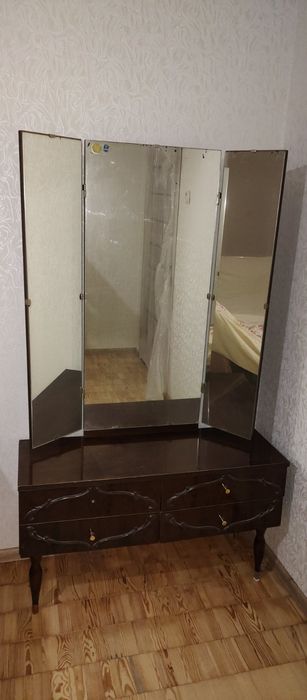 Трюмо трильяж  .