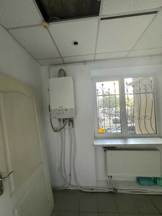 Продаж комерційне приміщення р-н кінотеатру Космос