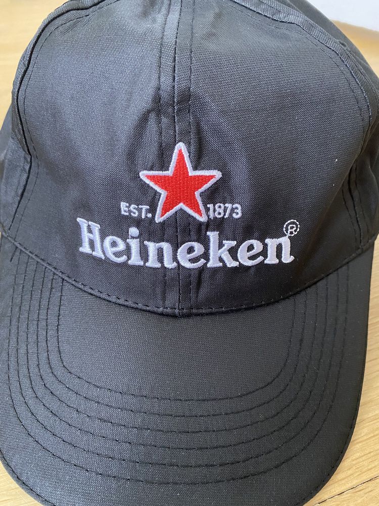 Czarna czapka z daszkiem Heineken