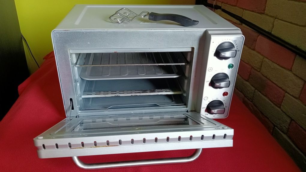 Piekarnik elektryczny z funkcją grilla