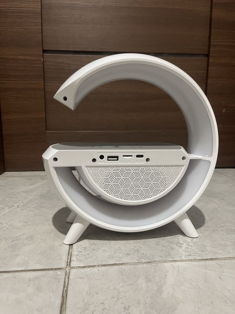 Смарт-колонка з LED-підсвіткою та бездротовою зарядкою