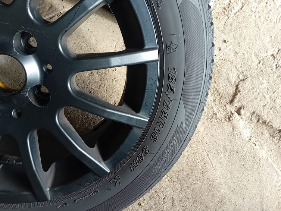 Felgi aluminiowe do Renault z oponami zimowymi 185/65 R15