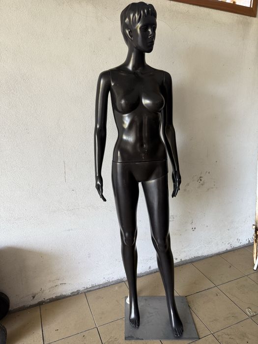 2 manequins um completo outro meio corpo