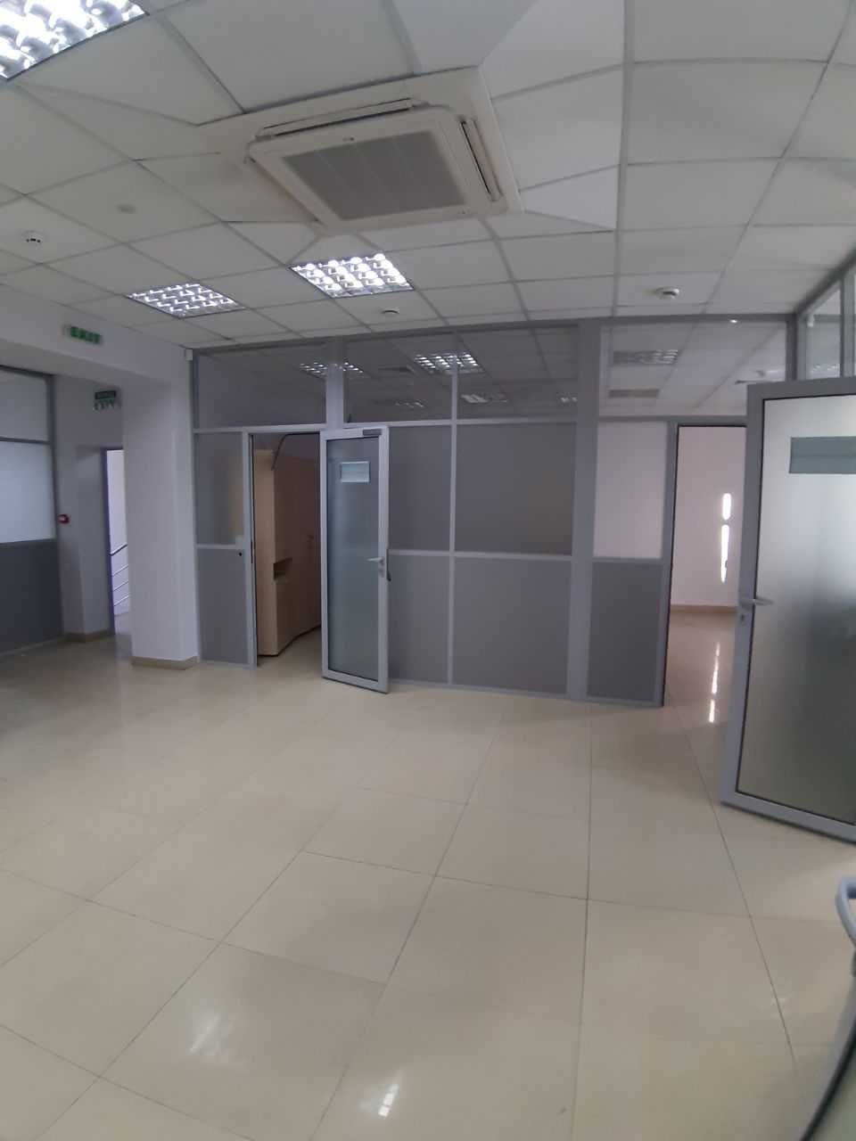 Оренда будівлі з прилеглою територією в центрі,  1100 м2 (БЕЗ КОМІСІЇ)