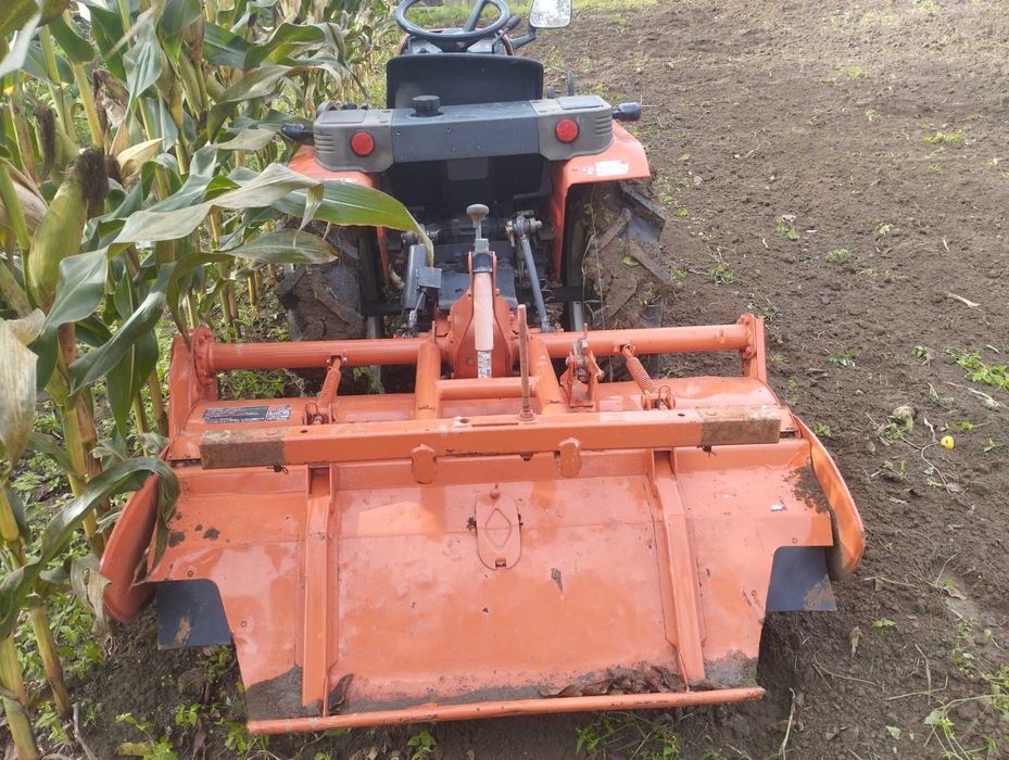 мінітрактор Кубота В-52