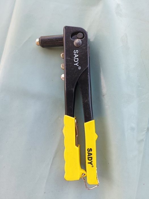 Alicate de rebitar manual