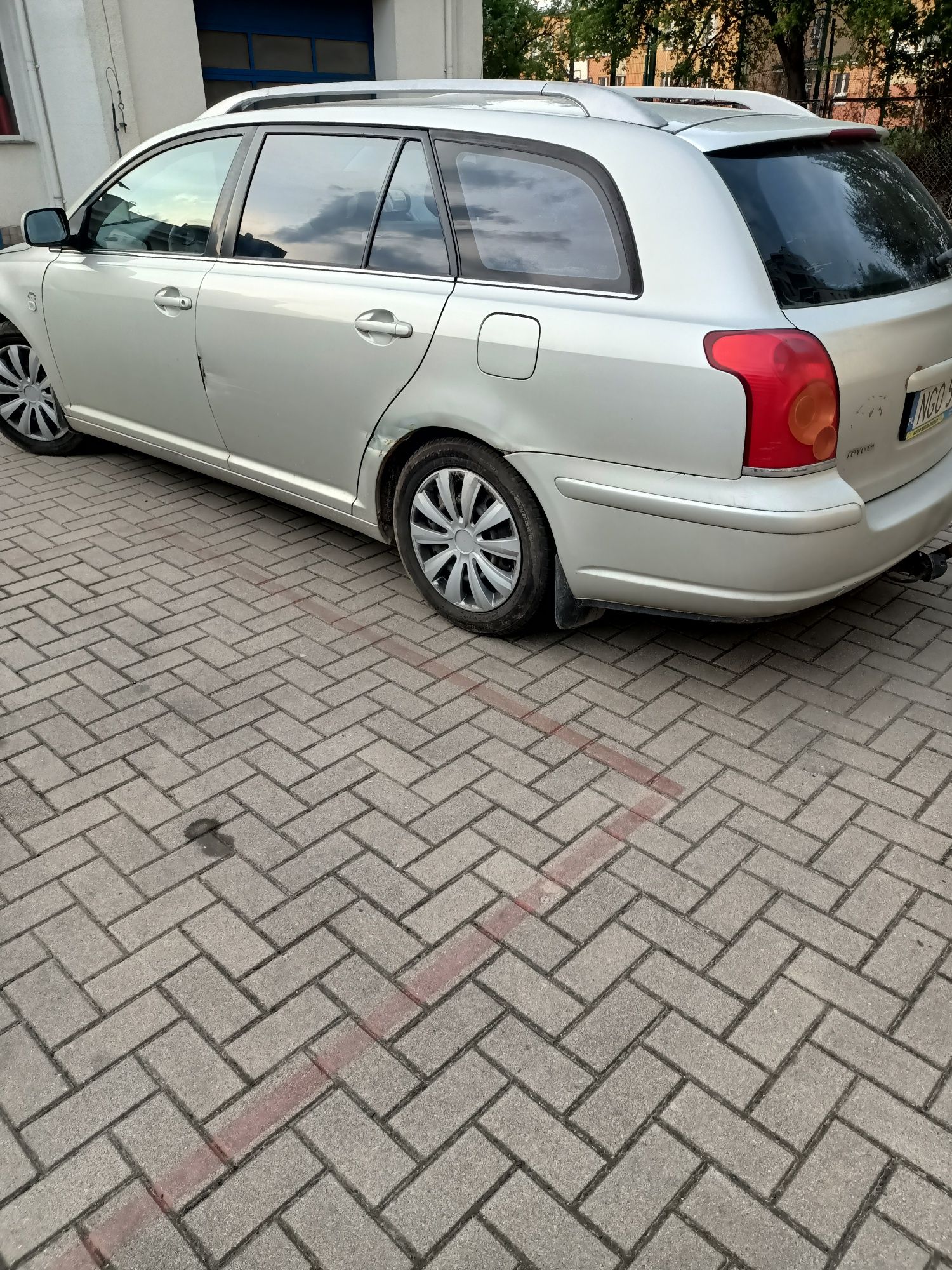 Toyota Avensis 1.8 benzyna