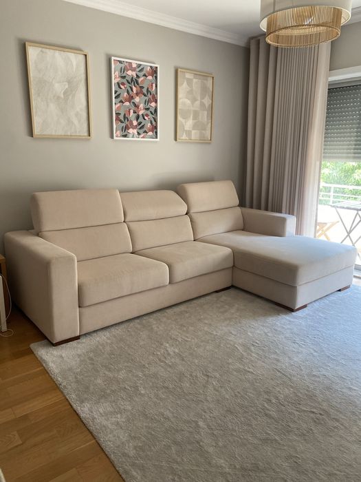 Sofá bege com dois deslizadores e 1 chaise longue