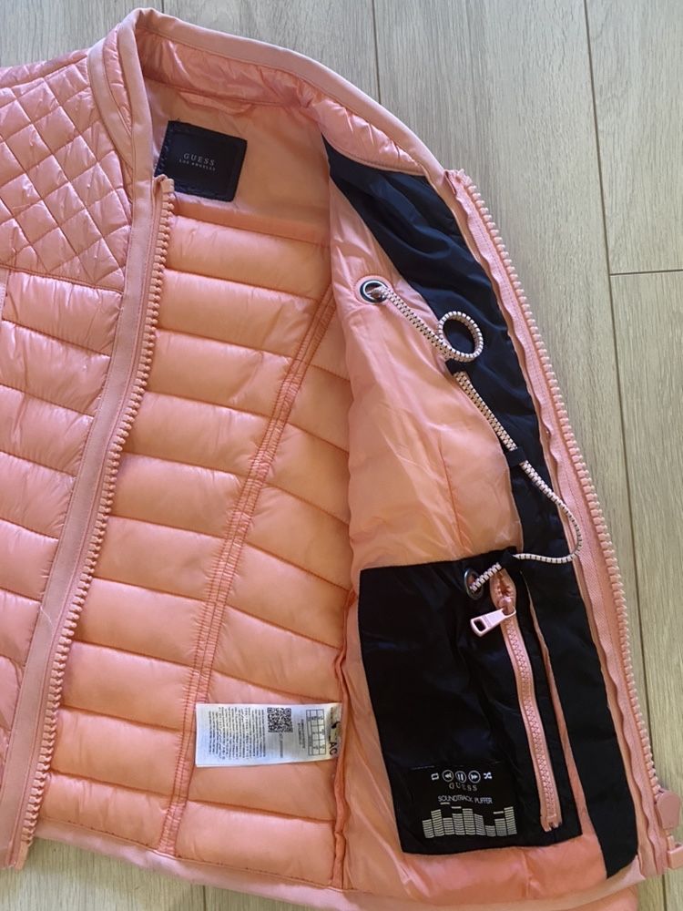 Продам куртку «Guess»