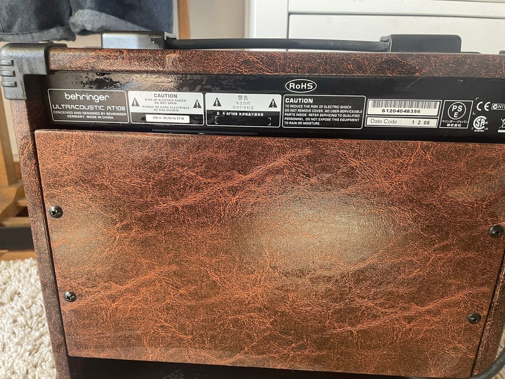 Amplificador behringer acústico (at108)