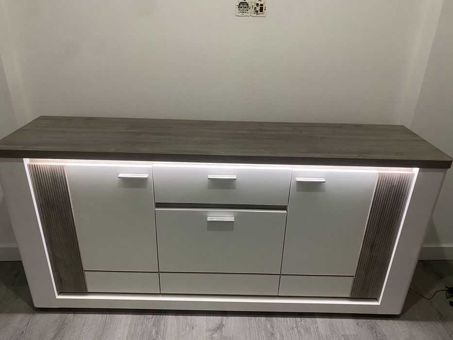 Movel 3 portas e 1 gaveta com Led BELLARIA