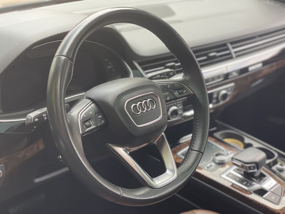 AUDI Q7  2018 року у гарному стані