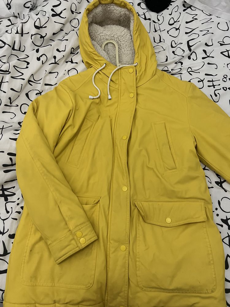 Casaco amarelo Pull and Bear