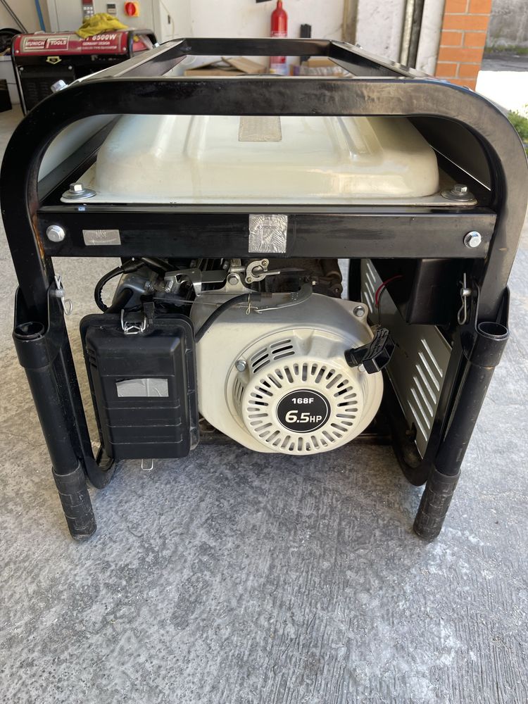 GERADOR Gasolina 6.5HP com 6,5 KWA NOVO corrente 220/380 V silencioso