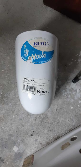 Umywalka i półpostument koło