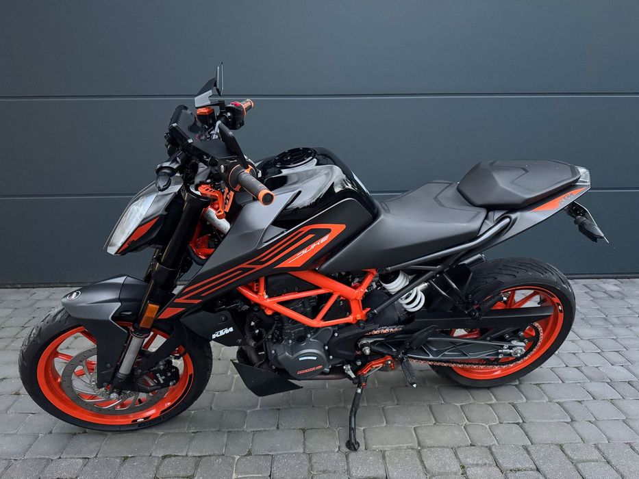 KTM Duke 125 - 2022 r - 10300 km - akcesoria - ŁADNY