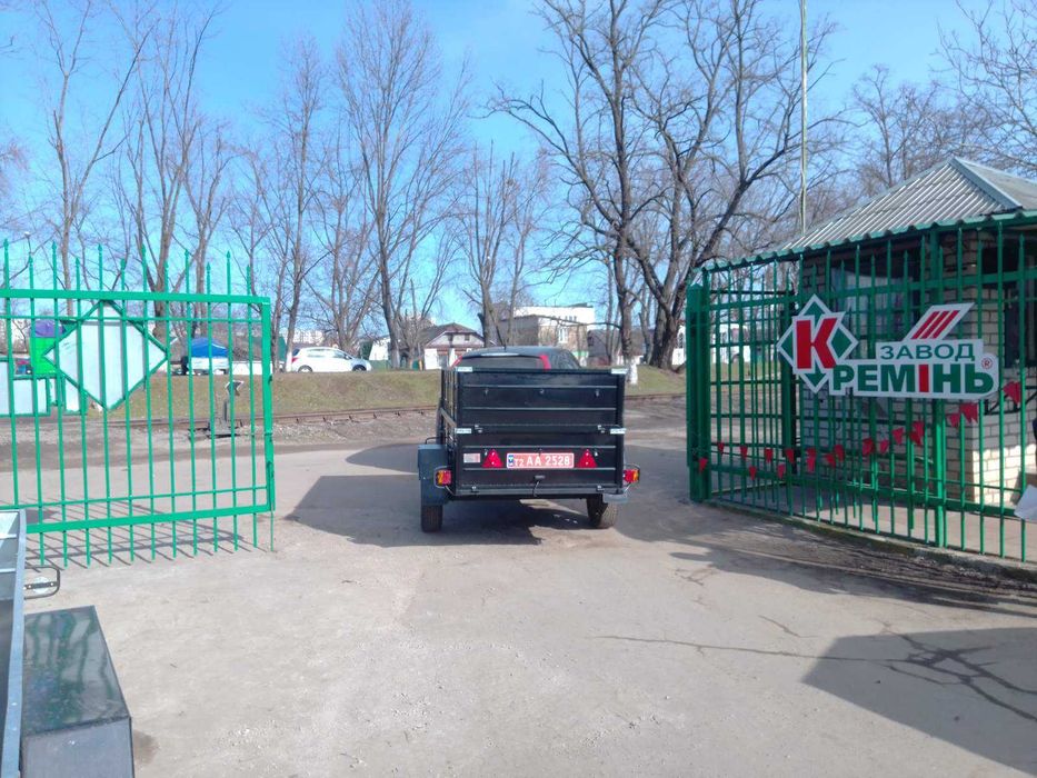 СПЕЦ перевізник причіп із заводу 2500*1300 посилений одновісний