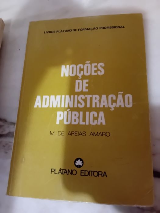Conjunto de 2 Livros Direito Português e Administração Pública