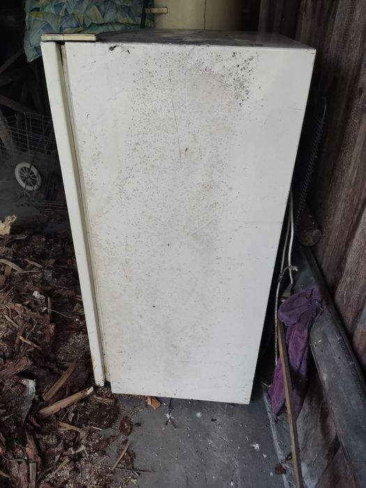 Lodówka Mińsk 10 - relikt PRL - uszkodzona