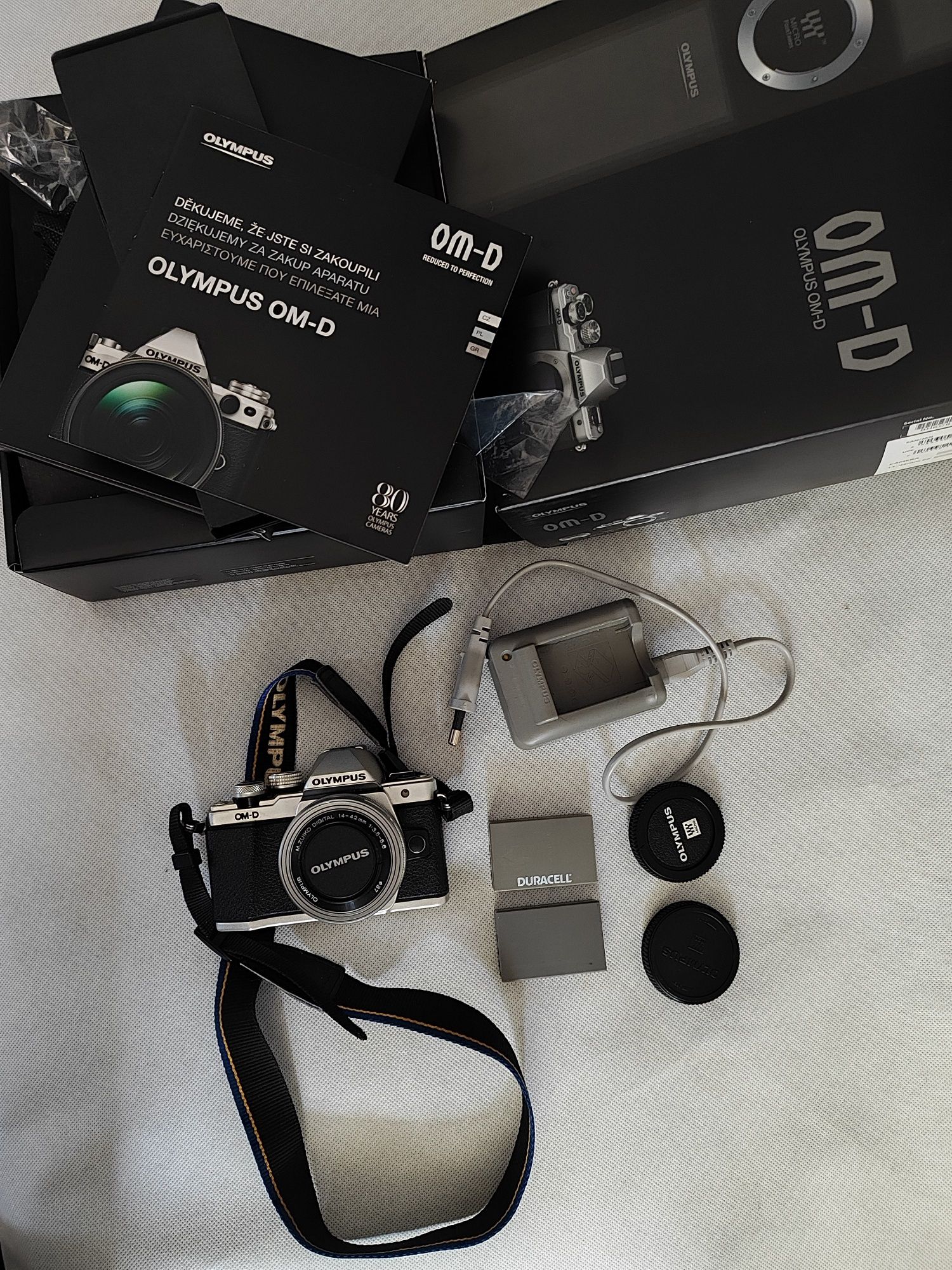 Aparat bezlusterkowy Olympus OM-D E-M10II z obiektywem 14-42 + GRATIS