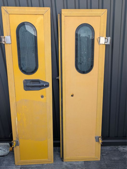 Задні двері Спрінтер поштовик комплект 370 доларів