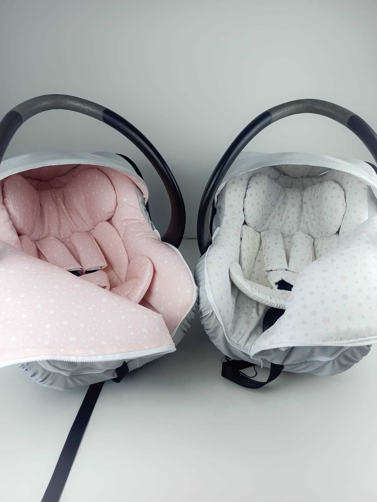 Carrinhos gêmeos com ovos e capas