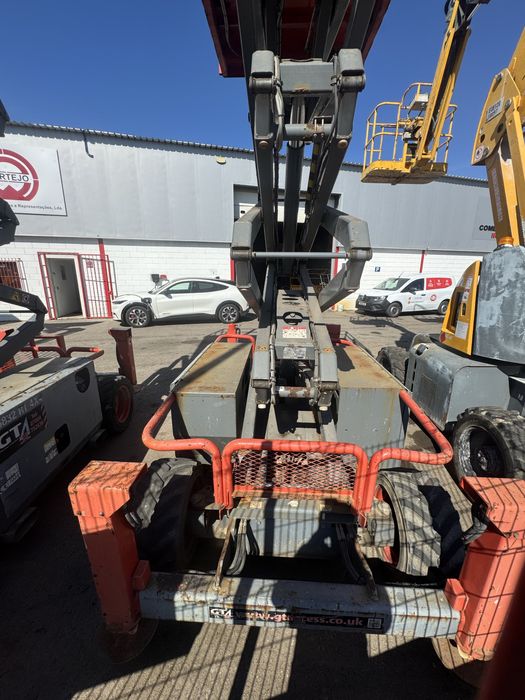 Plataformas elevatoria diesel (4x4)  usada 12mt terreno acidentado