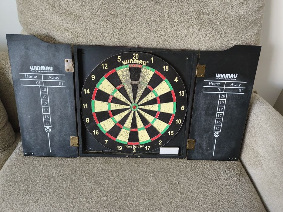 Tarcza do darta WINMAU w zabudowie