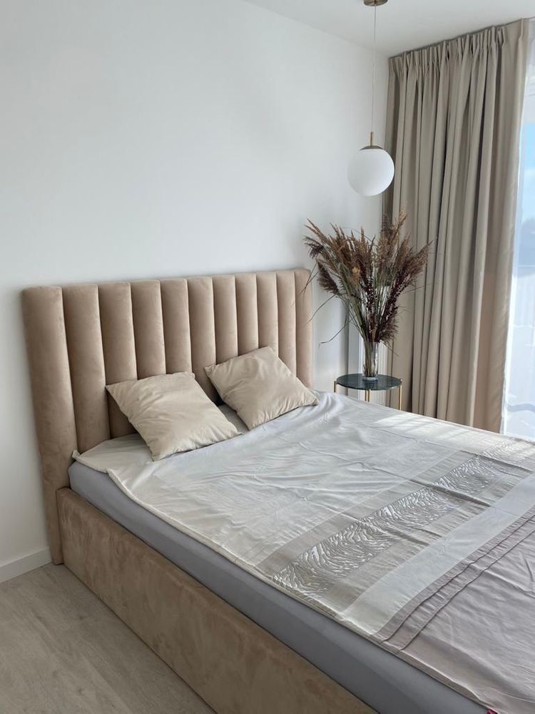 Łóżko tapicerowane od producenta stelaż pojemnik panele półwałki welur