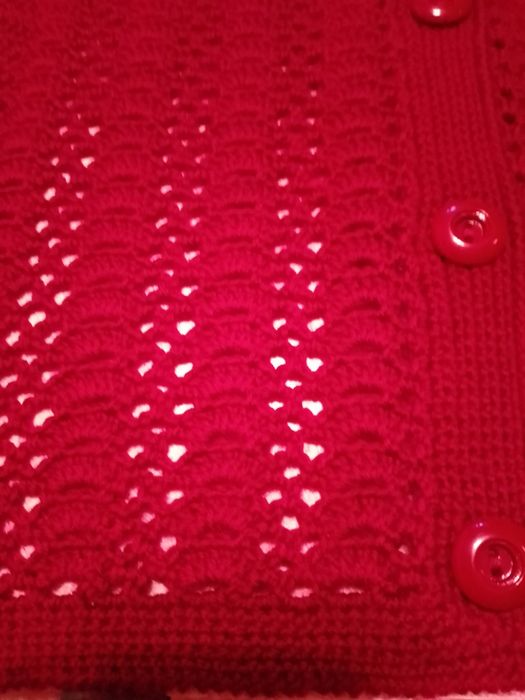 Вязаный крючком жилет женский