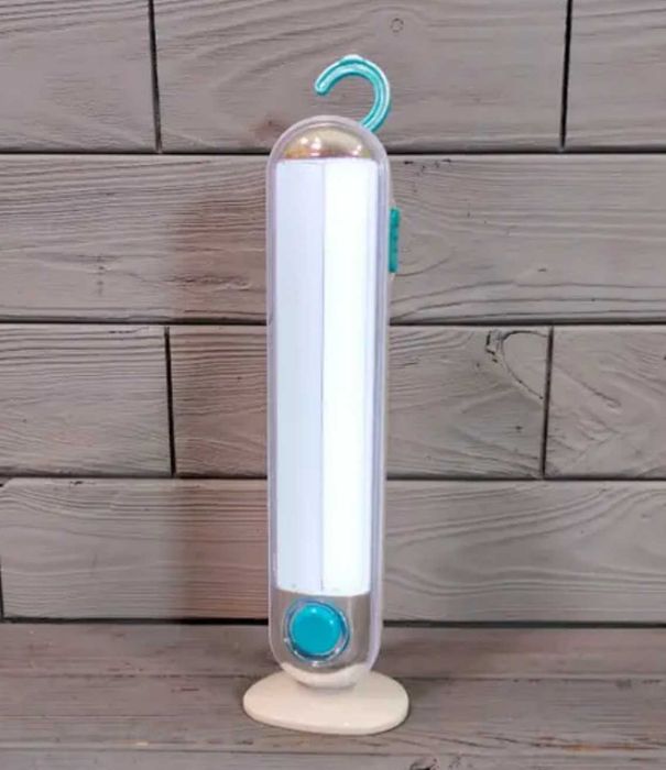 Ліхтар з вбудованим акум.  та зарядним пристроєм. Зарядки от 6 год.