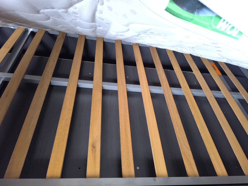 Cama de solteiro  com colchão 105x190