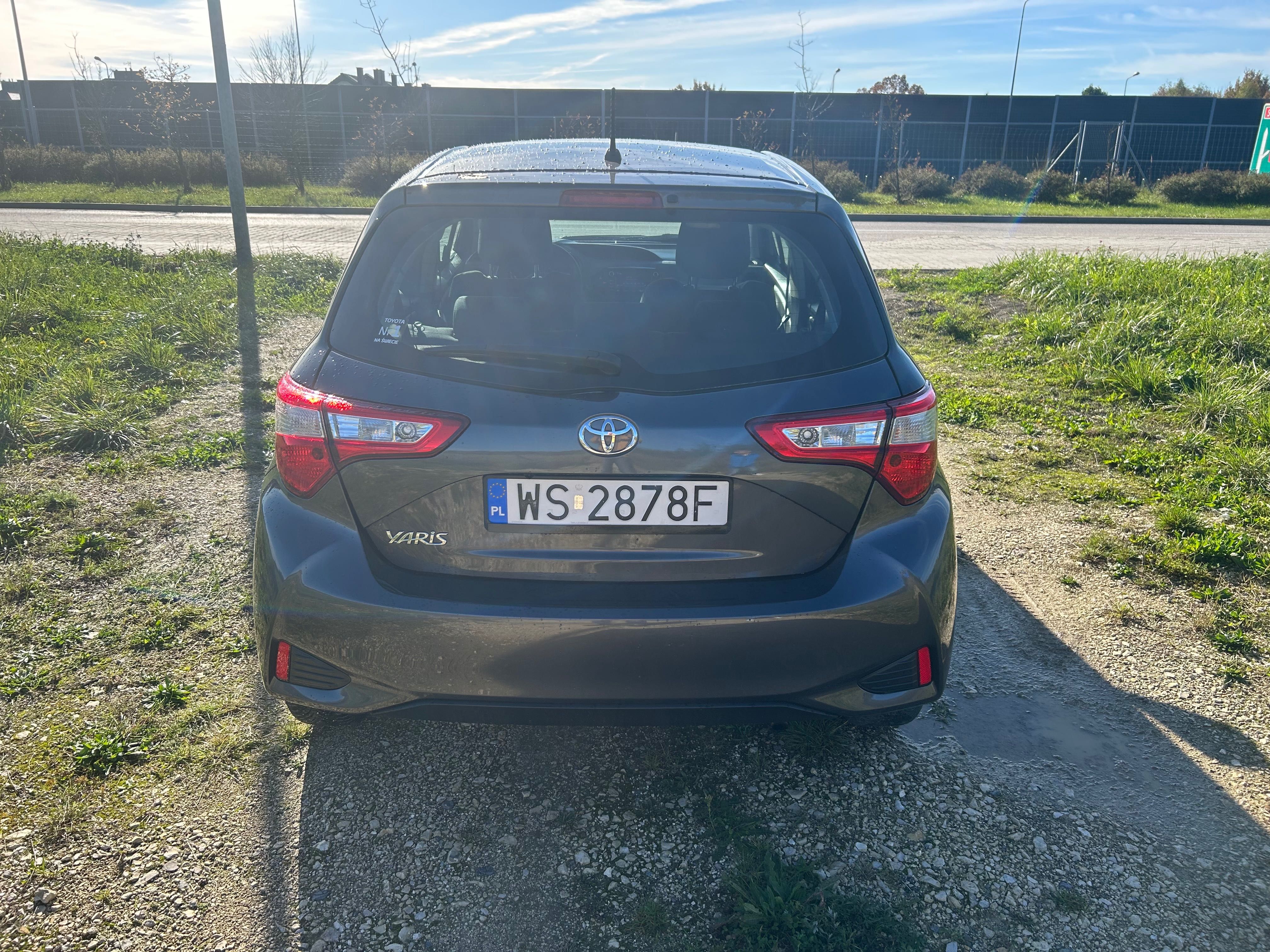 Toyota Yaris III zderzak klapa tyl 8X1 3T3 1F7 040 1G2 1G3 3P0