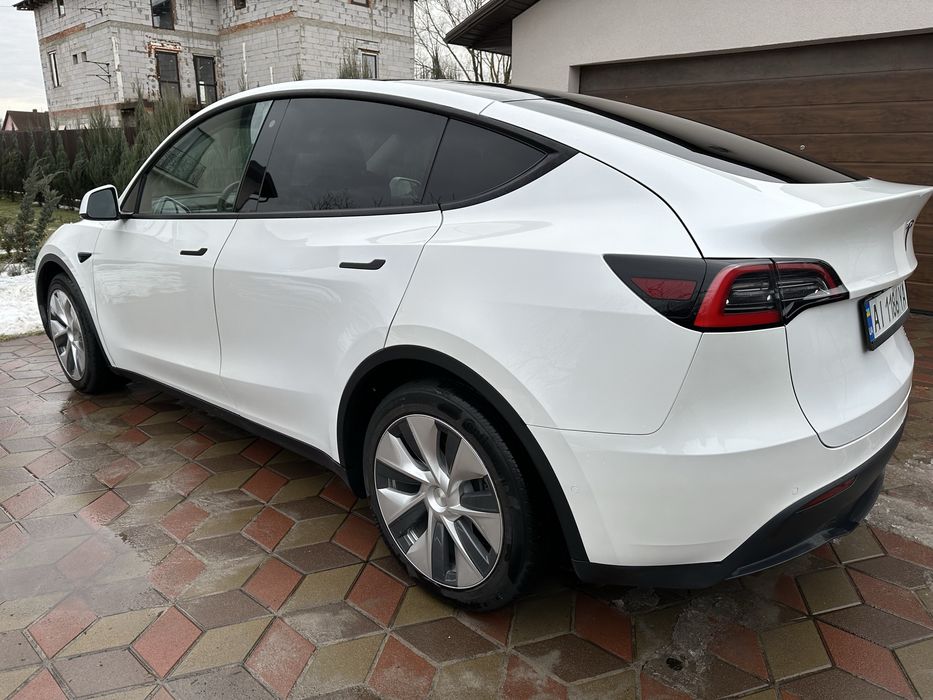 Tesla model Y ціла не биток long range