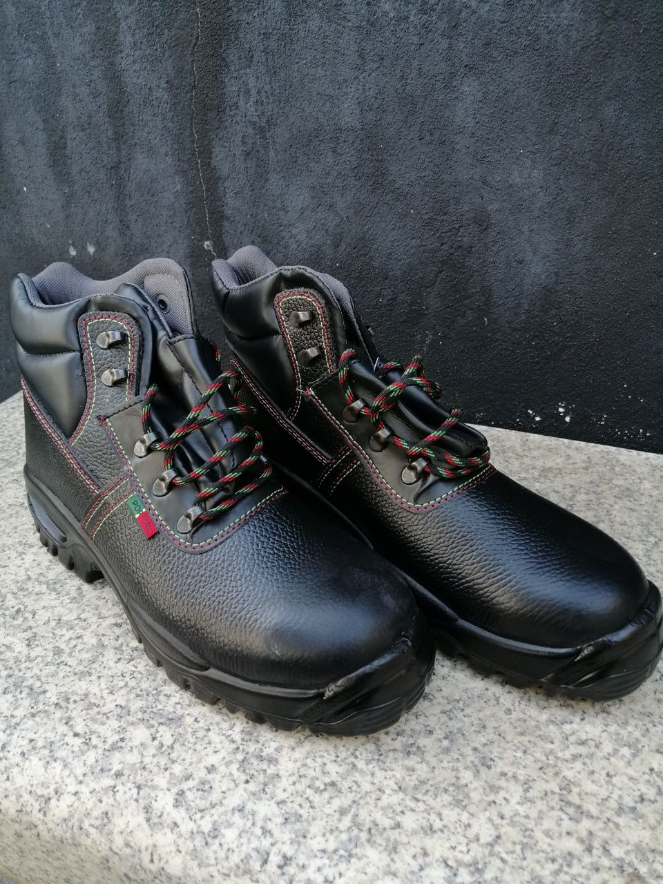Vendo botas de segurança