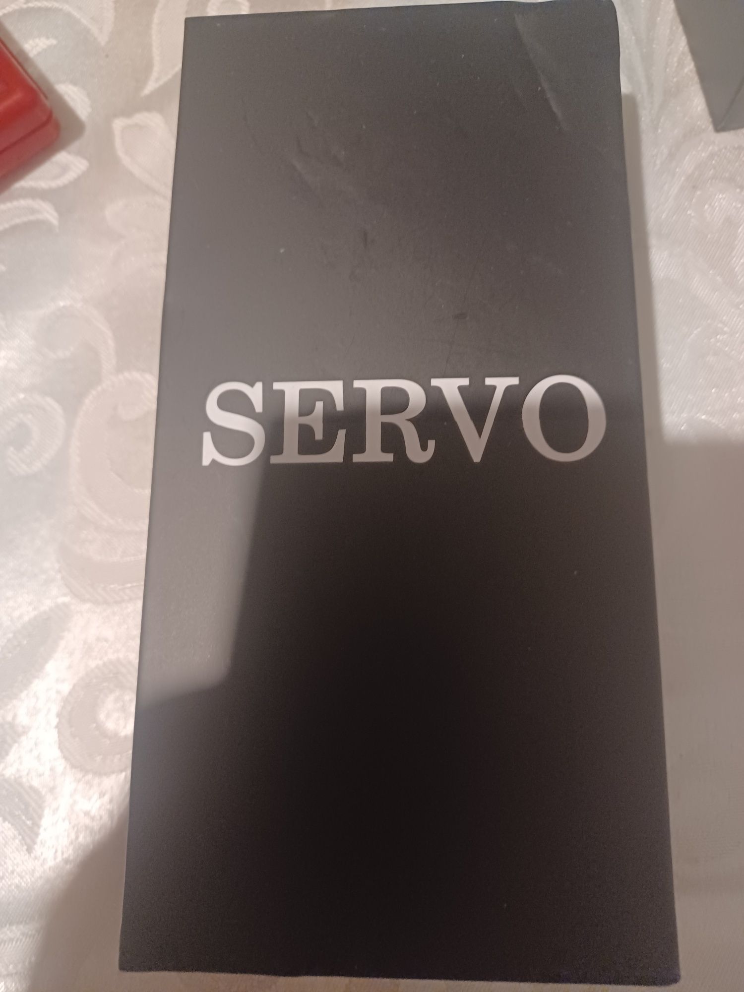 Telefon SERVO z klapką
