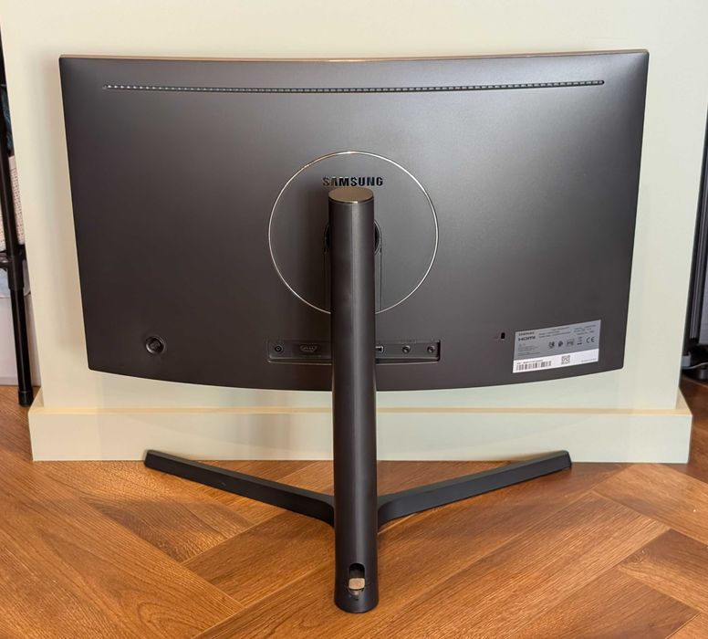 Monitor Samsung C24FG73 24" 144Hz VA Quantum Dot 1800R