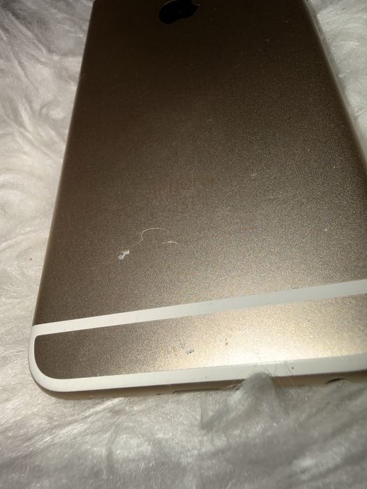 iPhone 6s 64GB złoty + 7 etui