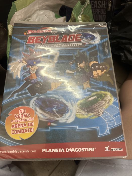 Caderneta beyblade