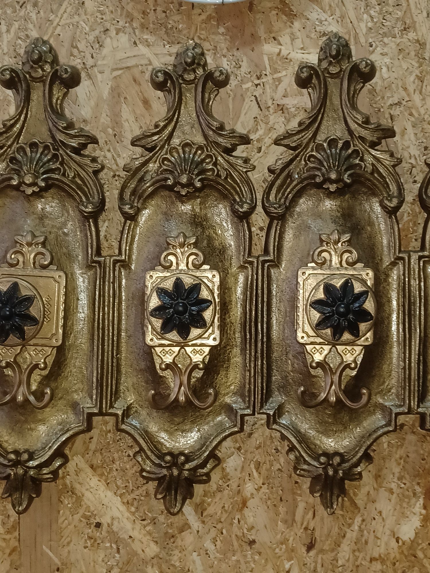 Cabide de parede dourado