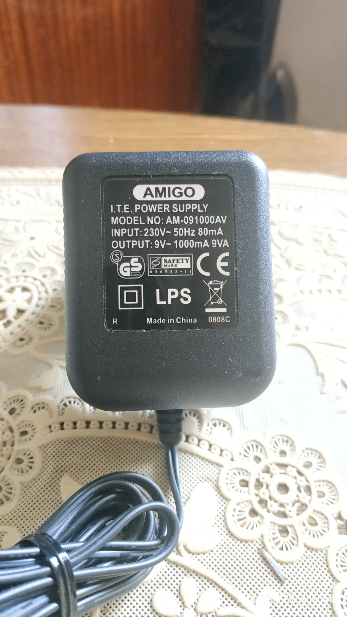 Блок питания 9V 1000ma новый