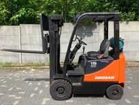 Gazowy wózek widłowy Doosan G15S-5, triplex, przesuw, 2014r.