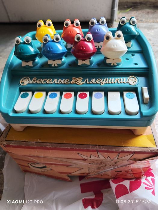Продам игрушка Веселые лягушки СССР