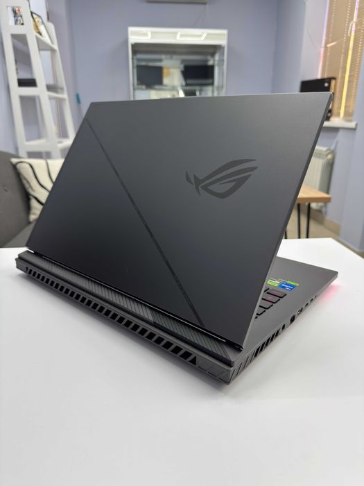 Asus Rog Strix 18" 165Hz i7-13650HX RTX 4060 8 Gb 140W 16Gb SSD 1 Tb